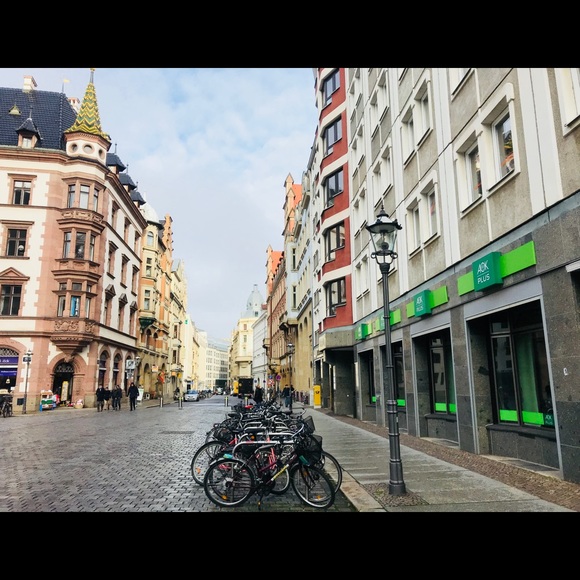 Meet your Posher, Em - Picture 1 of 1